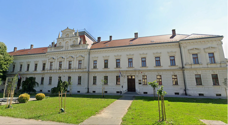 Uzeo pušku pa prijetio supruzi i sinu da će ih ubiti. Završio u istražnom zatvoru