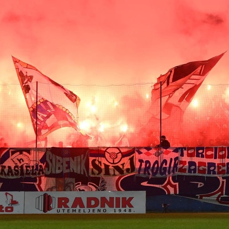 Hajduk zbog Torcidine bakljade i ozljeđivanja zaštitara dobio najveću kaznu kola
