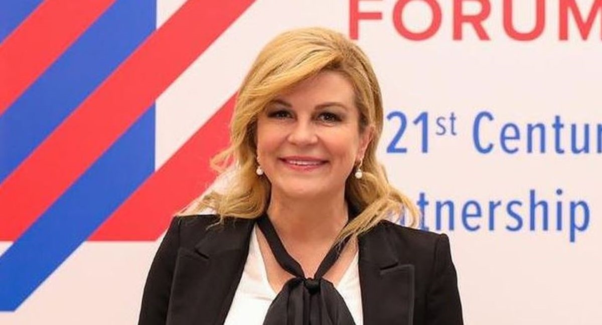 Kolinda na gala večeri plijenila pažnju zanimljivom modnom kombinacijom