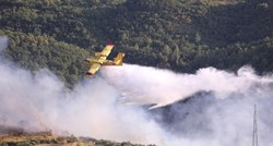Veliki požar u Imotskoj krajini, jak vjetar proširio ga preko granice u BiH