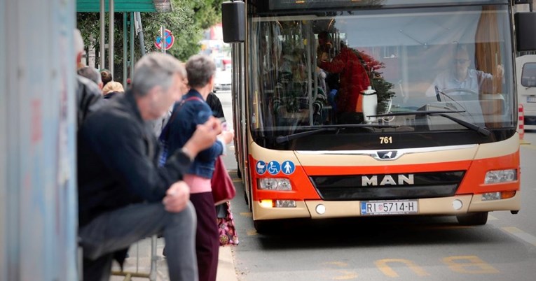 Riječanin (20) šakom udario kontrolora u autobusu i pobjegao. Nije imao kartu