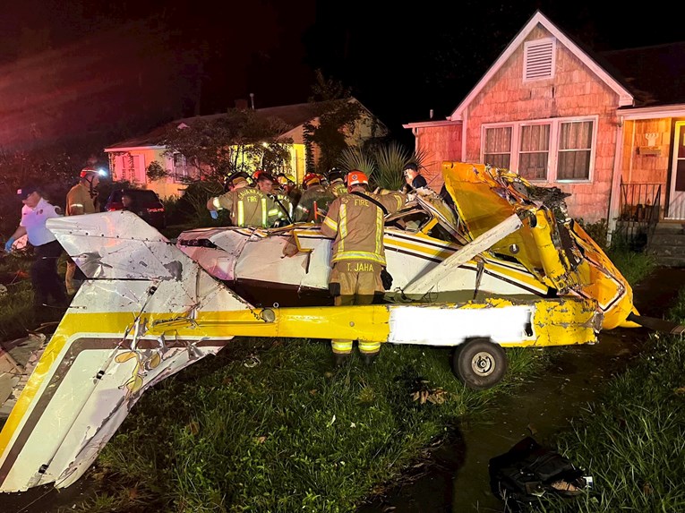 Mali avion u SAD-u srušio se pored kuća, poginuo pilot