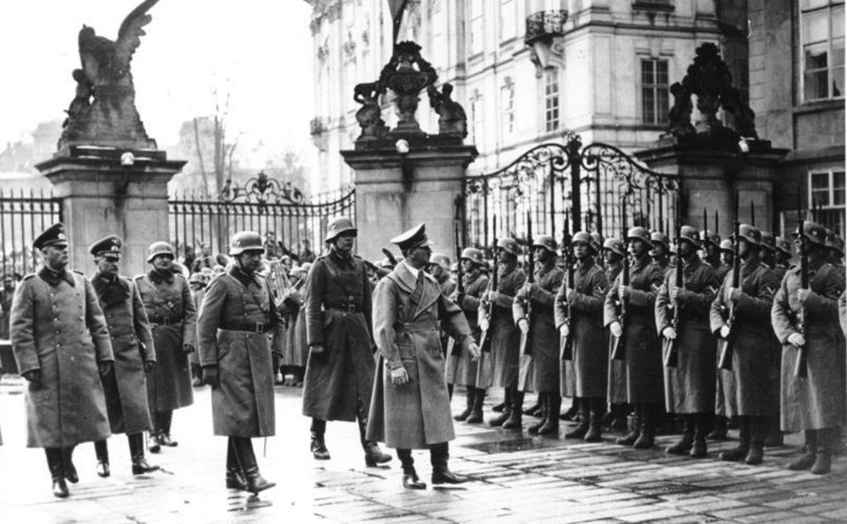 Hitler je bez metka uništio susjednu zemlju. Europa je kukavički gledala