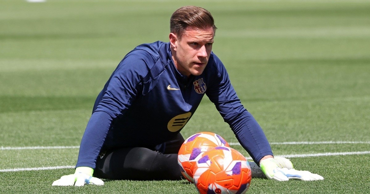 Nastupio je u 422 utakmice za Barcu i s njom osvojio sve. Klub ga želi prodati