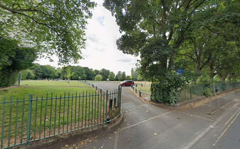 Britanac u parku pronašao tijelo u kanti za smeće. Policija uhitila troje ljudi