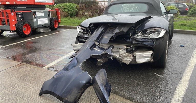 Vlasnik Porschea nastavio voziti nakon prometne nesreće i šokirao policajce