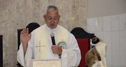 Udomljena maca skočila na oltar usred mise, ljude začudila reakcija svećenika
