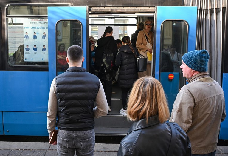 Policija uhitila džeparice u zagrebačkom tramvaju. Jedna je maloljetna