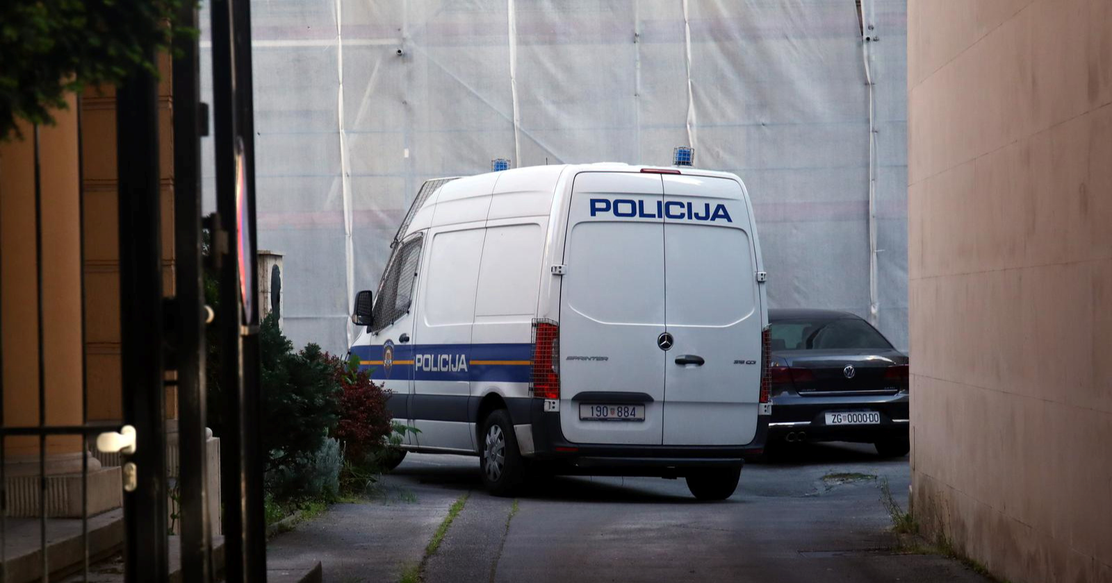 Komunalni redari tražili 1500 eura mita. Čovjek na predaju novca došao s policijom