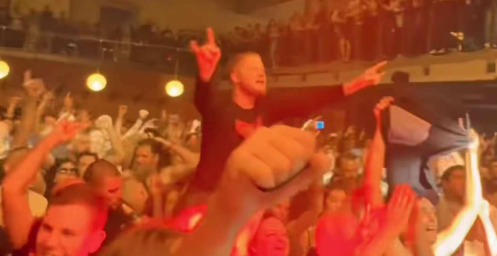 Publika u Zadru pozvala Bareta na bis uz A ti još plačeš. Od videa prolaze trnci