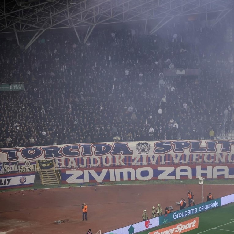FOTO Torcida poslala poruku igračima: Da ti zora sretna svane, zgazit ćemo Zagrepčane
