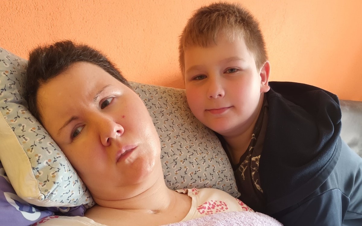 Dino će prodavati plišance da kupi stroj koji će njegovoj mami olakšati disanje