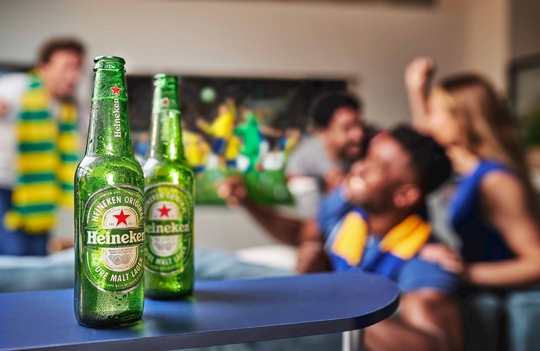 Nazdravimo za sve navijače! Uključujući i muškarce!