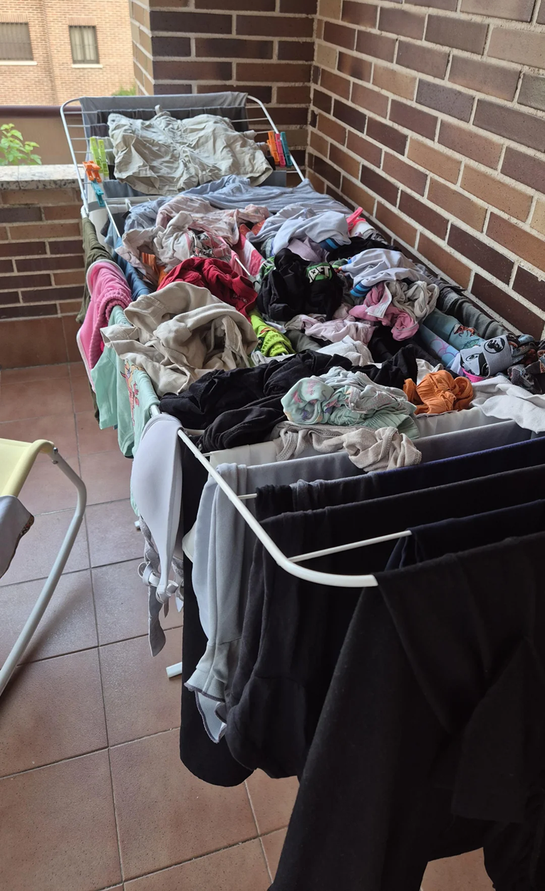 Pitala muža da stavi odjeću na stalak za sušenje pa pokazala rezultat, hit je