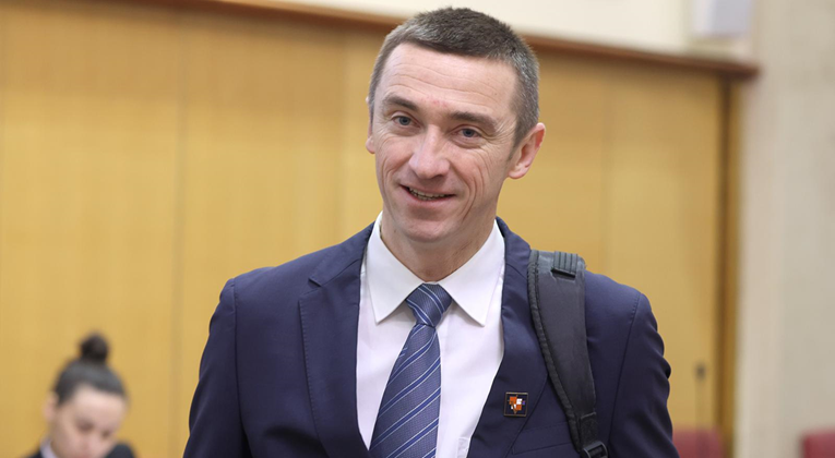 DP: Idućih dana će tajnim noćnim transportima u Hrvatsku vratiti tisuće migranata