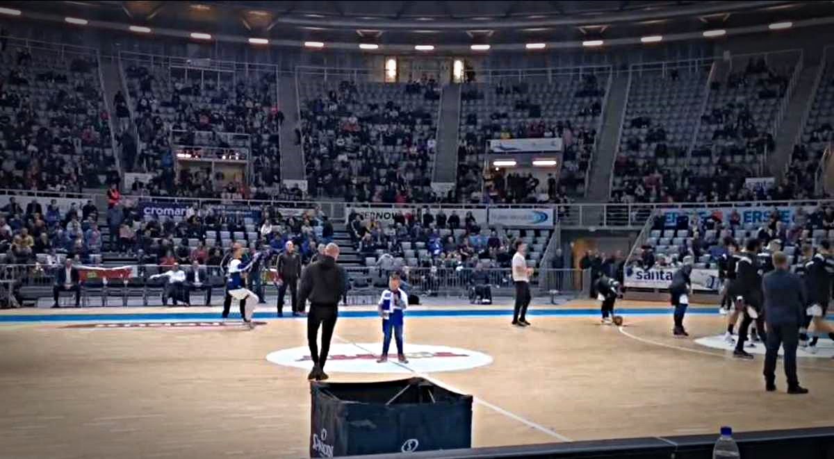 Dječak na utakmici Zadra i Partizana zapjevao hit Miše Kovača i oduševio Višnjik