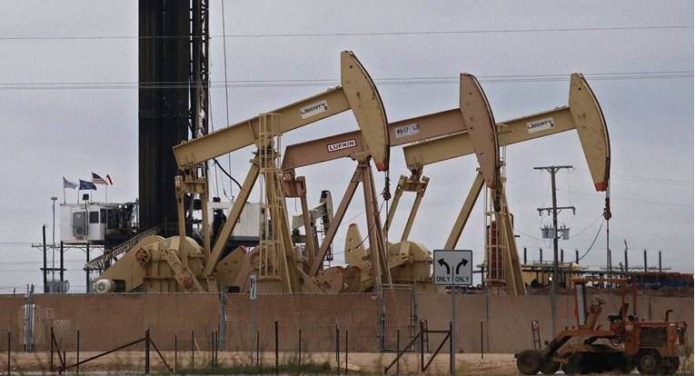 Cijene nafte ostale iznad 78 dolara