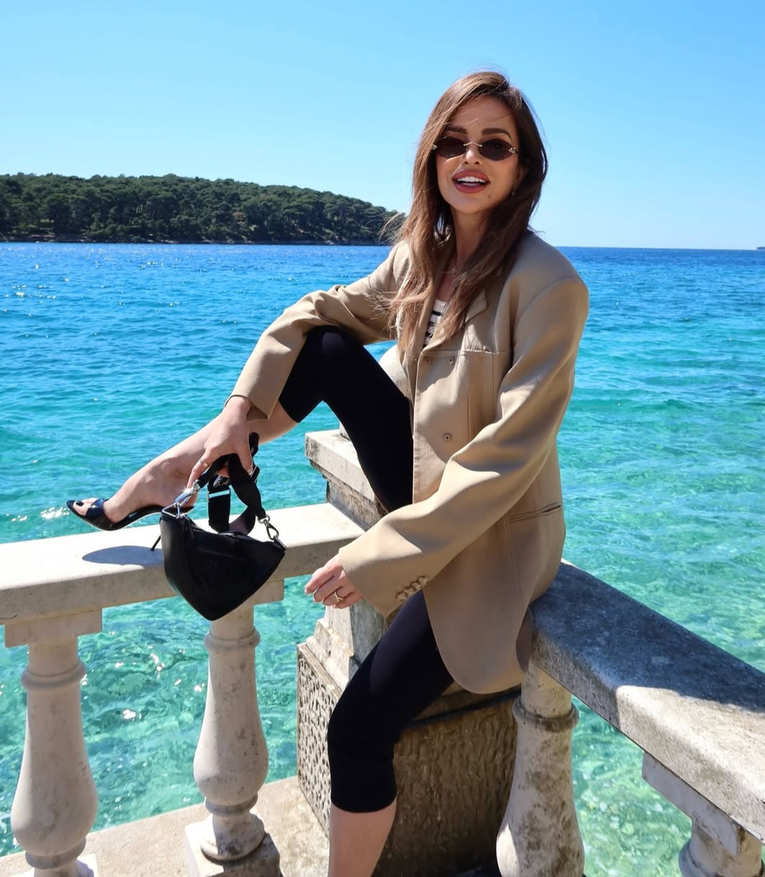 Severina pokazala trbušnjake u sportskom topu i capri tajicama