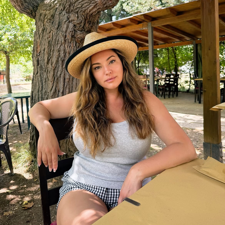 Kelly Brook (46): Sretna sam bez djece, ali ljudi me zbog toga osuđuju