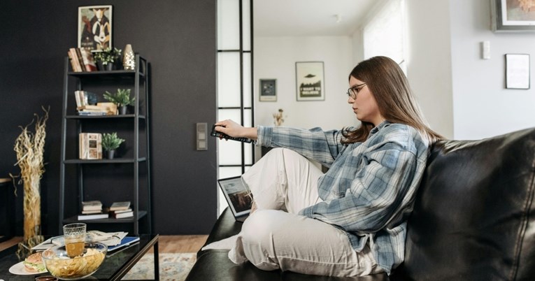 Odrastanje bez nježnosti: 11 navika koje otkrivaju strogi odgoj