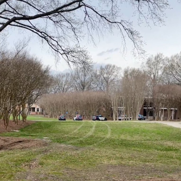 Pucnjava na Sveučilištu u Virginiji. Napadač ubijen, dvoje ranjeno