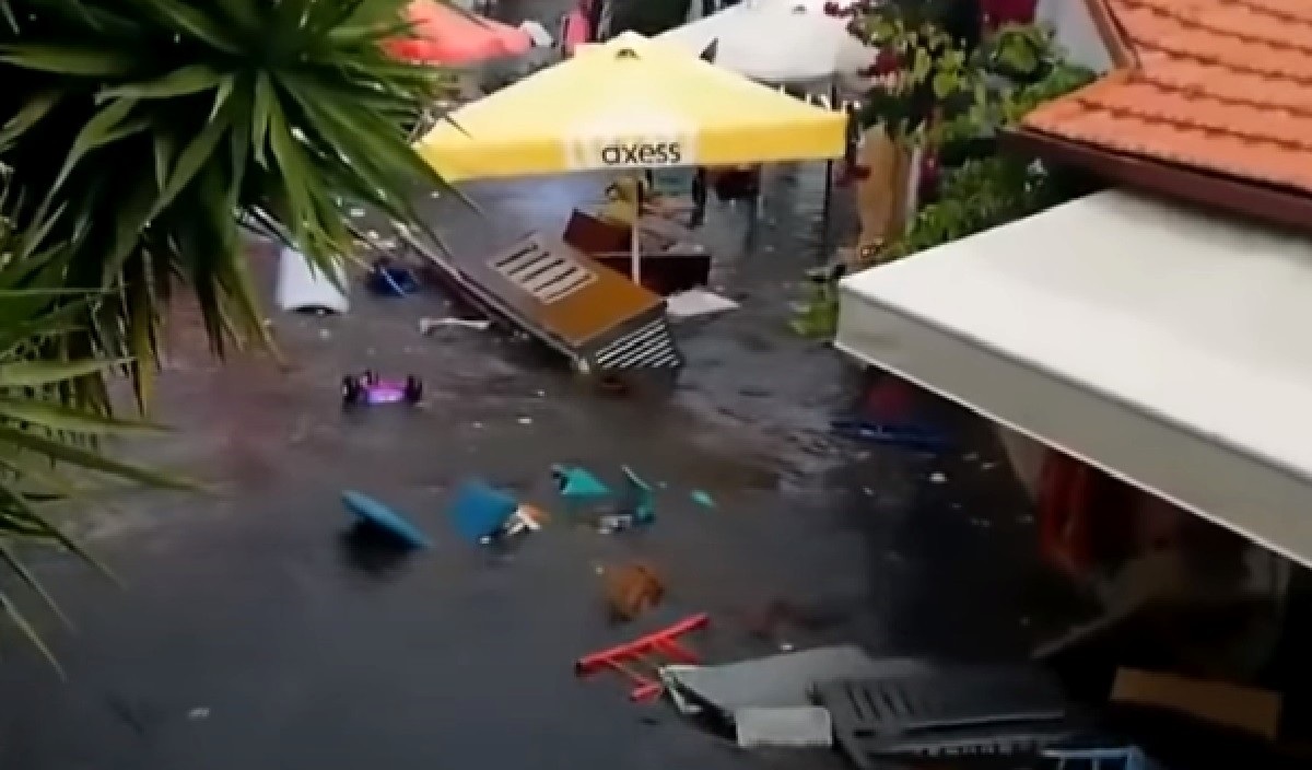 Pogledajte kako je "mini-tsunami" nosio sve pred sobom ulicama turskog grada