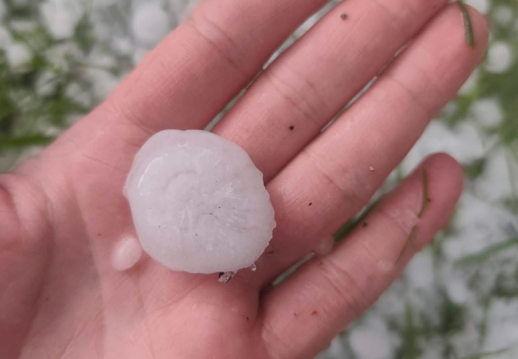 VIDEO I FOTO Jako nevrijeme u Sloveniji. Padala tuča veličine oraha