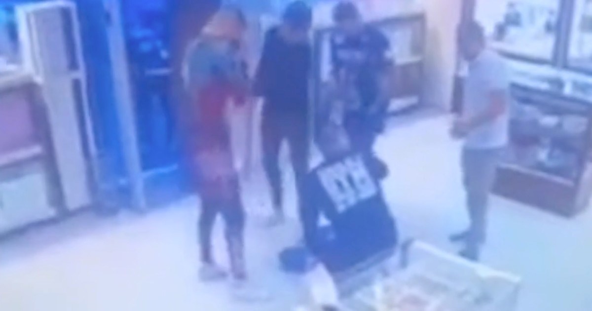 VIDEO Čovjek ušao u teretanu u Beogradu i poprskao MMA borce suzavcem. Pretukli su ga