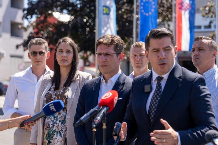 Sjednica u Lici odgođena zbog požara u Omišu. Grmoja: Imamo dovoljno ministarstava
