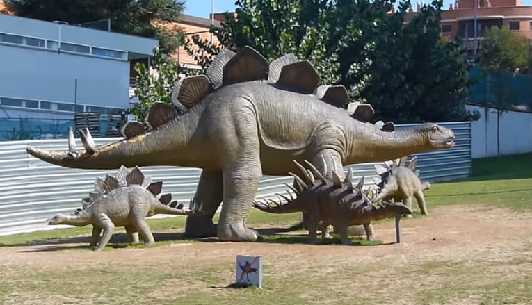 Španjolac upao u kip dinosaura, ostao zaglavljen i umro