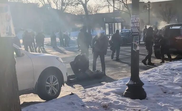 Agent ICE-a upucao čovjeka u Minnesoti. Guverner Trumpu: Ovo je odvratno, dosta je