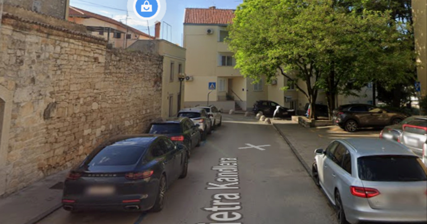 Muškarac u Poreču vozio drogiran, u autu imao bodež