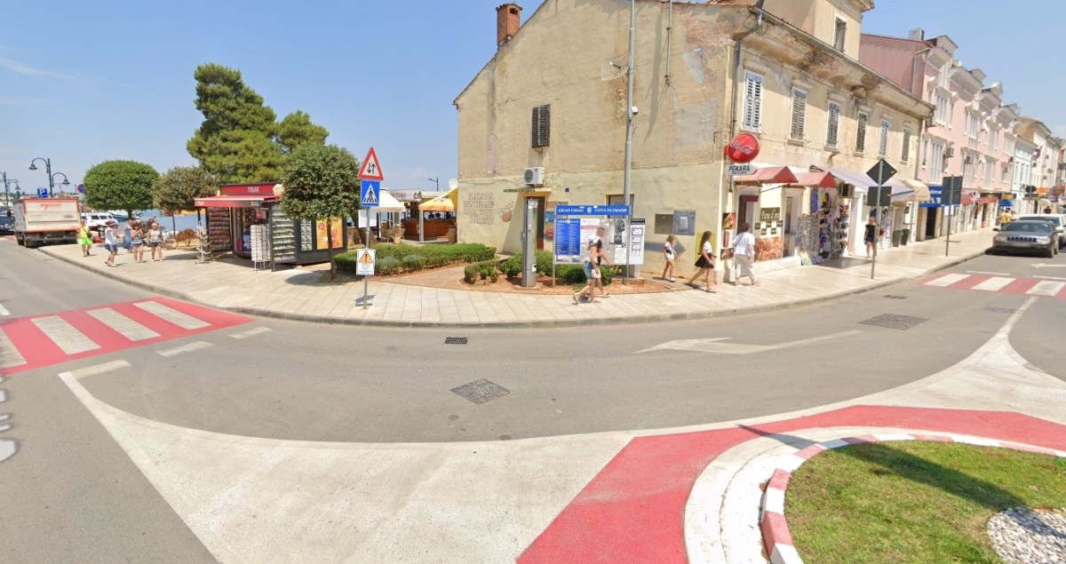 Mladić u Umagu vozio kružnim tokom pa sletio u more