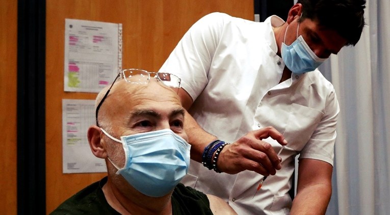Grčka uvodi obavezno cijepljenje za starije od 60, kažnjavat će one koji odbiju
