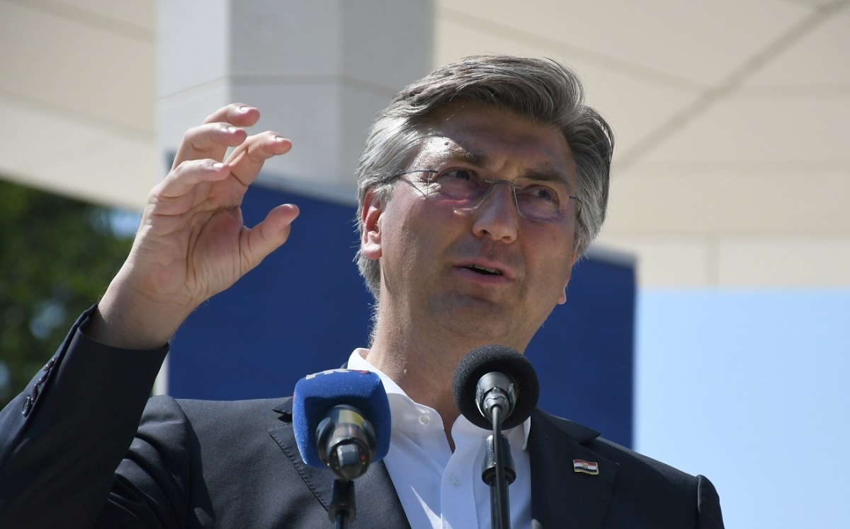 Plenković: Neka građani slušaju stručnjake, ne političare koji glume nadriliječnike