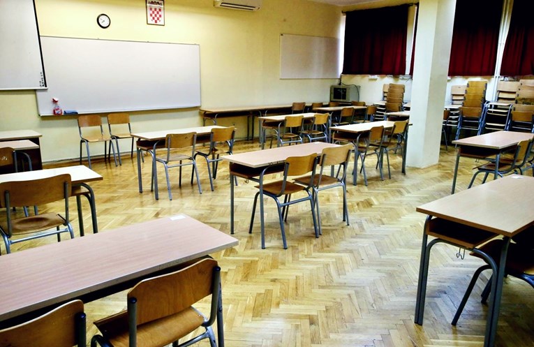 U Splitsko-dalmatinskoj svi učenici osim nižih razreda osnovne idu na online nastavu
