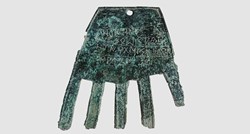 FOTO Nova otkrića o čudnim simbolima na brončanoj ruci staroj 2000 godina