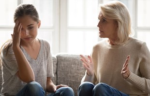 Četiri znaka koja otkrivaju toksične roditelje, prema psihoterapeutkinji