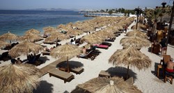 Grčke plaže zatrpane ležaljkama, građani se bune: Želimo slobodne i besplatne plaže