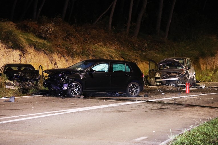 Sudarila se četiri auta u Podstrani, troje ljudi završilo u bolnici