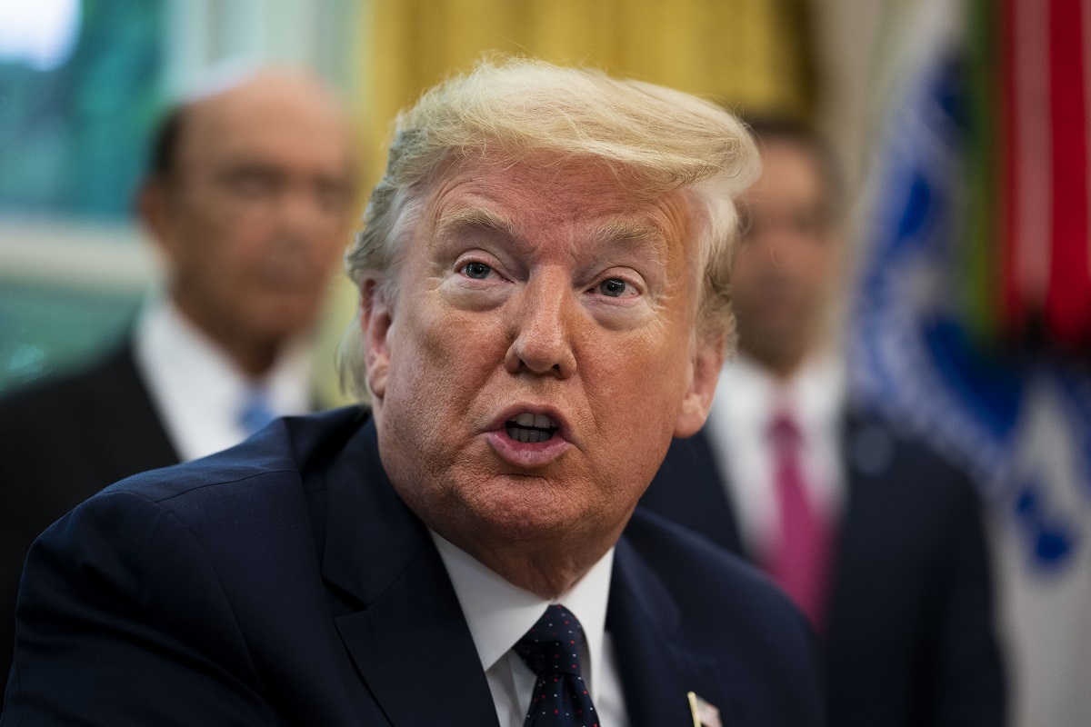 Twitter sakrio Trumpovu objavu, kažu da krši pravilo o zabrani veličanja nasilja