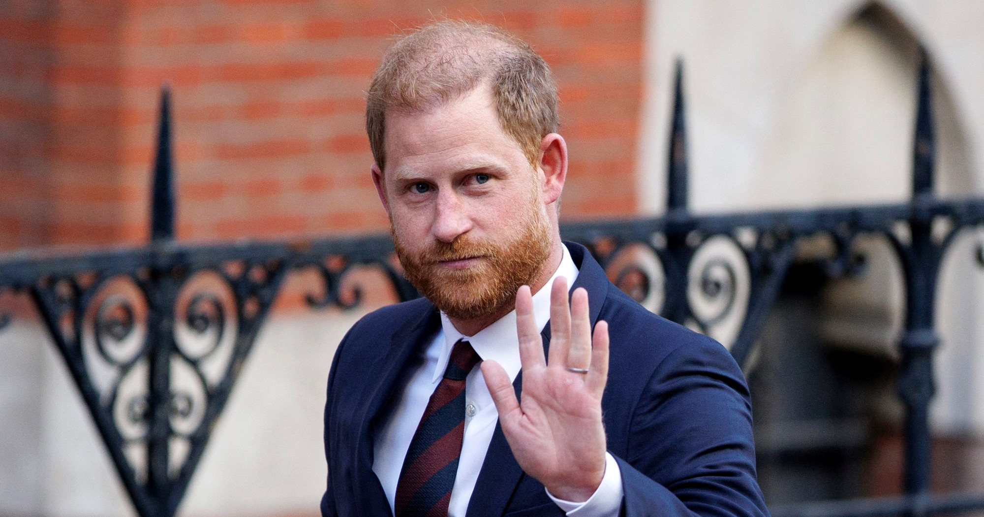 Princ Harry u posjetu Ukrajini sa svojom dobrotvornom organizacijom