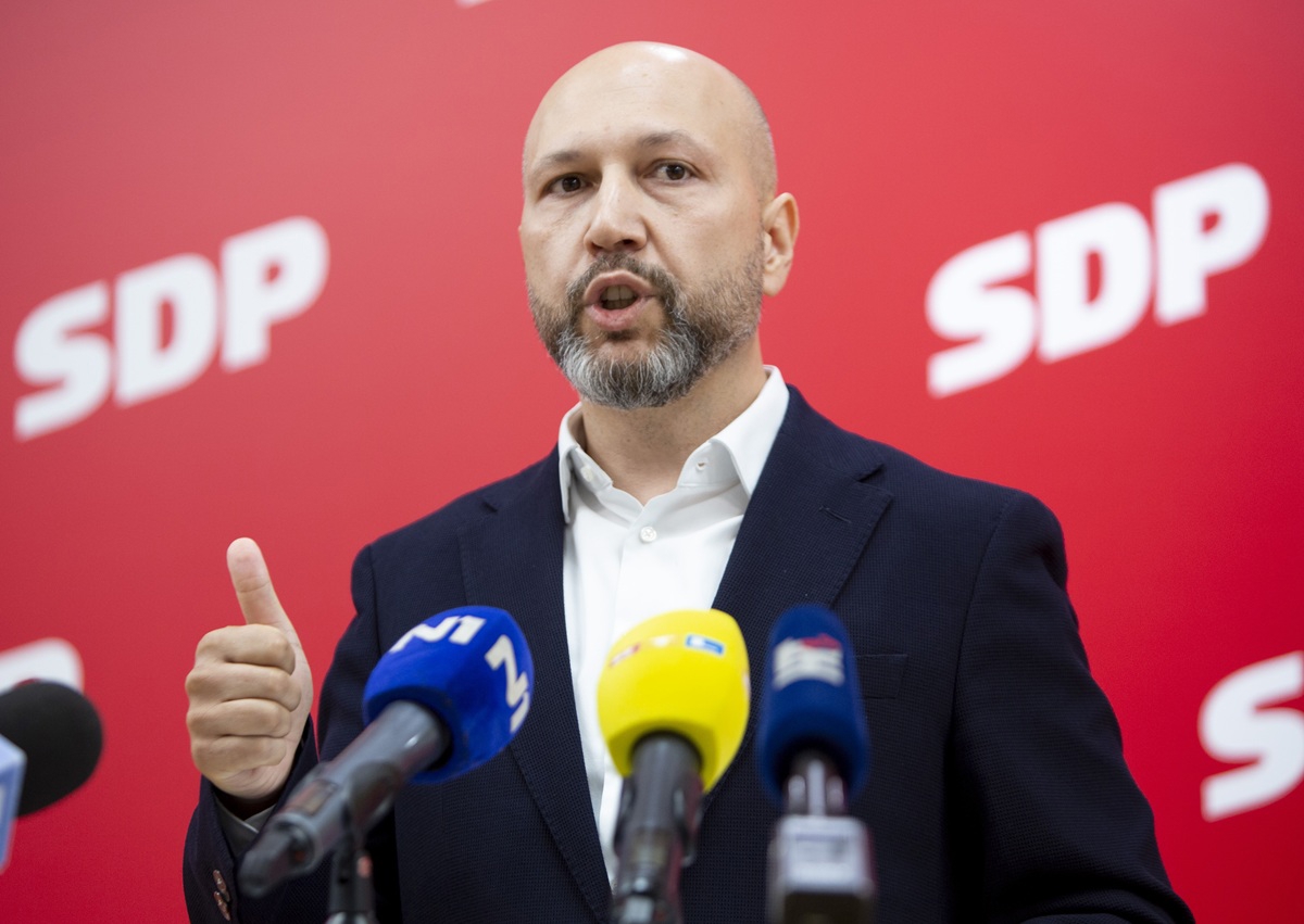 Bivši SDP-ov ministar: Imamo premijera iza čijih se leđa čudno pogledavaju