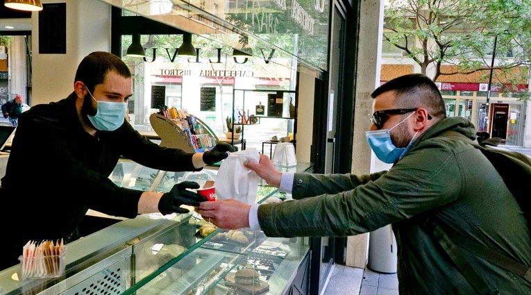 U Italiji popustile mjere, kafići primaju narudžbe samo za van
