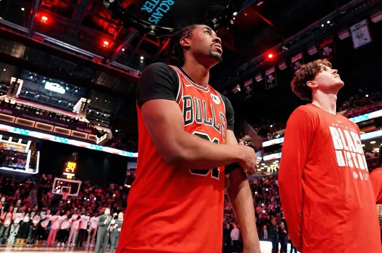 Kritizirao je podršku NBA lige LGBTQ+ zajednici. Bullsi su ga najurili