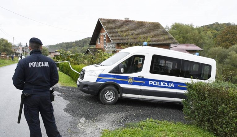 Kod Kutine uhićen muškarac. Govorio je da mašta ubiti premijera. Našli mu i oružje