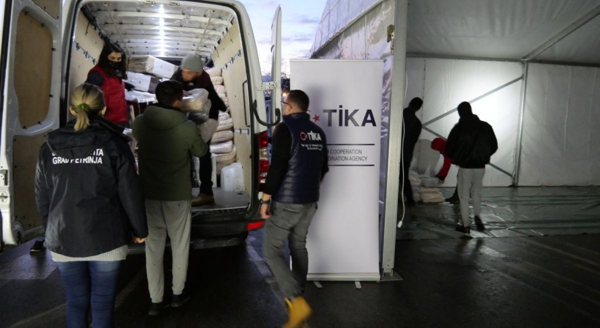 Iz Turske stigla četiri kamiona s 480 šatora
