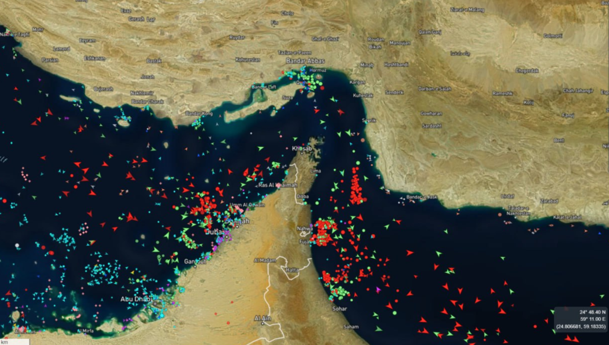 FOTO Ovo je situacija u Hormuzu. Usidreno više od 150 tankera