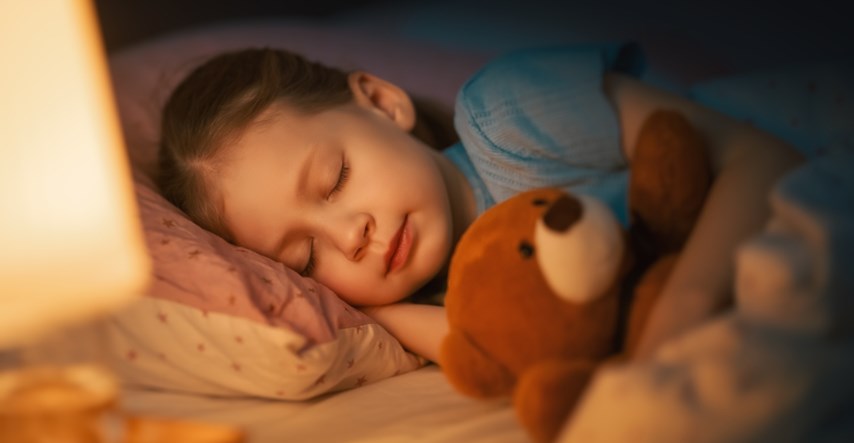 Dijete spava s upaljenim svjetlom? Stručnjaci upozoravaju na negativne posljedice