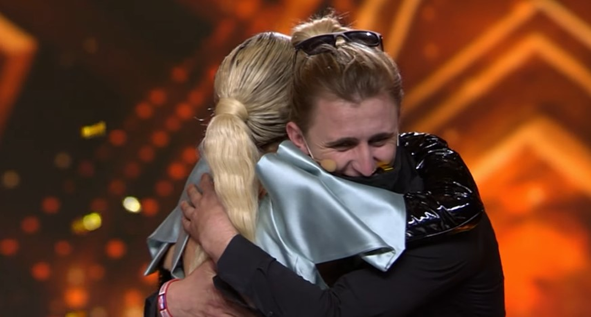Zlatni gumb u Supertalentu: Iluzionist teške životne priče rasplakao Martinu i Maju